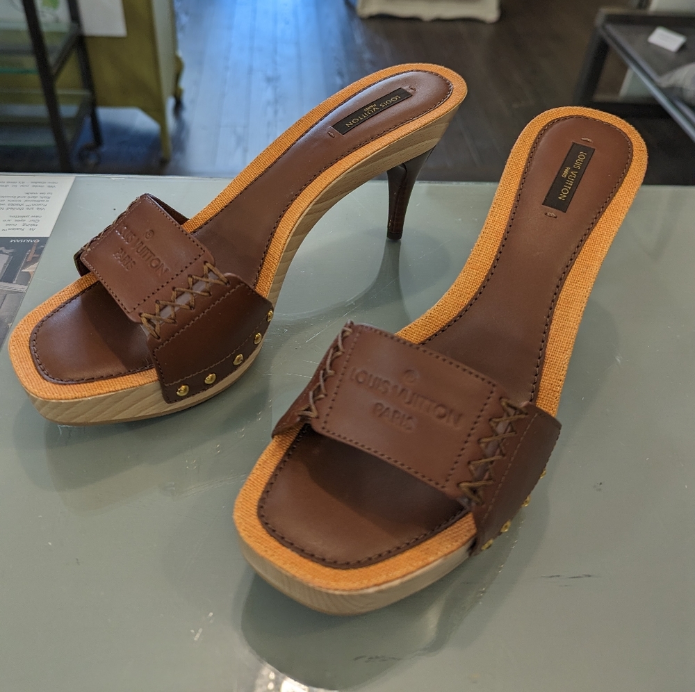 Louis Vuitton Niominka Mules, size 9, wood and brown